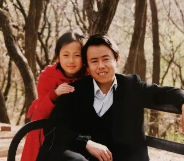 潘长江：妻子陪他住8年厕所，爆红时嫌弃妻子，如今幡然醒悟