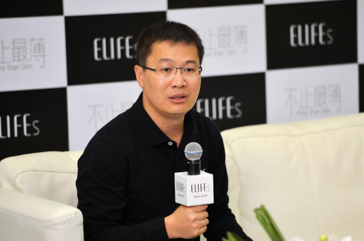 摩托罗拉EdgeS宣战，1999雷军直呼内行！坐等卢伟冰回应