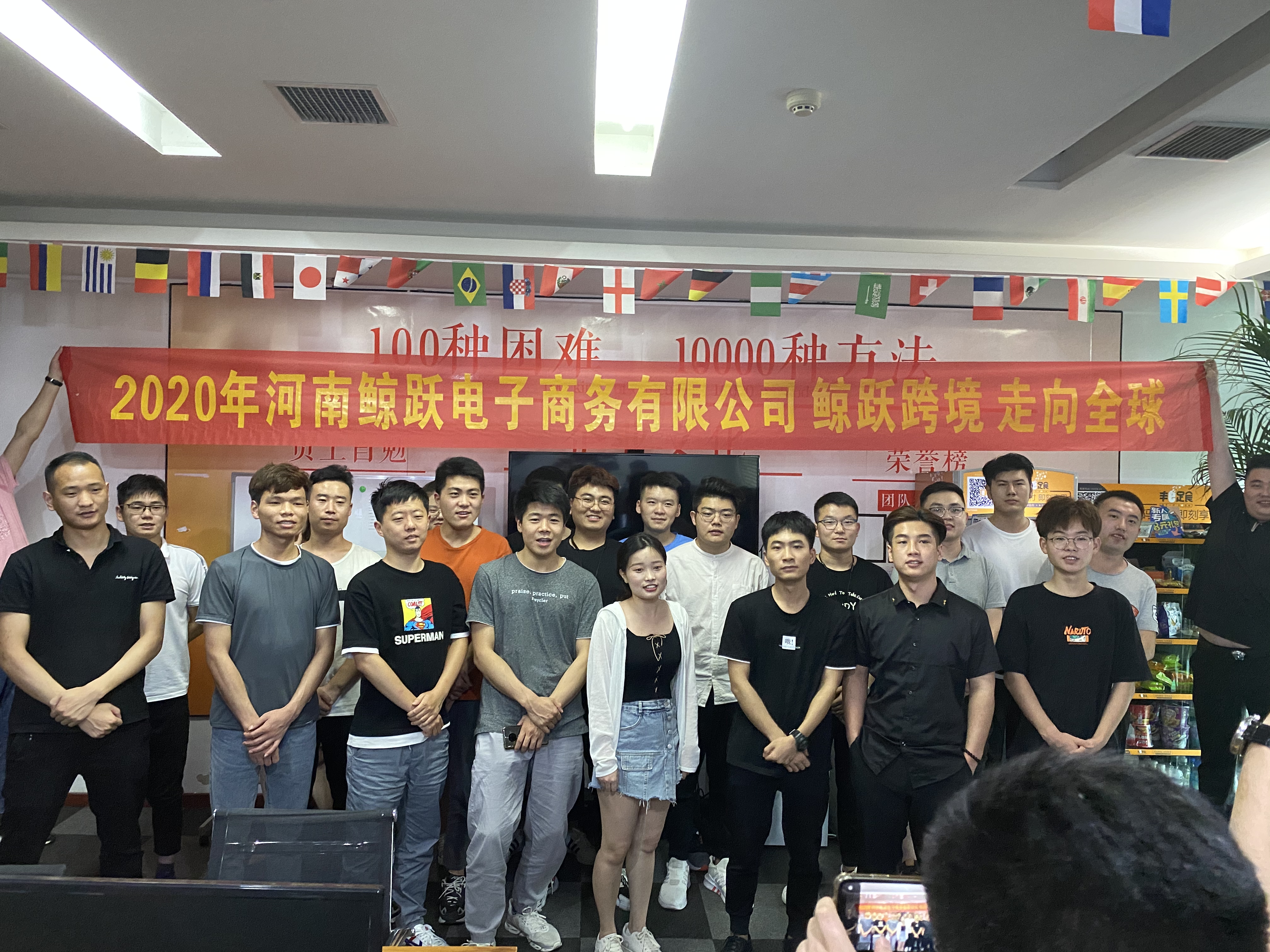 在大平台中挣扎的你，何不借跨境电商独立站突围？