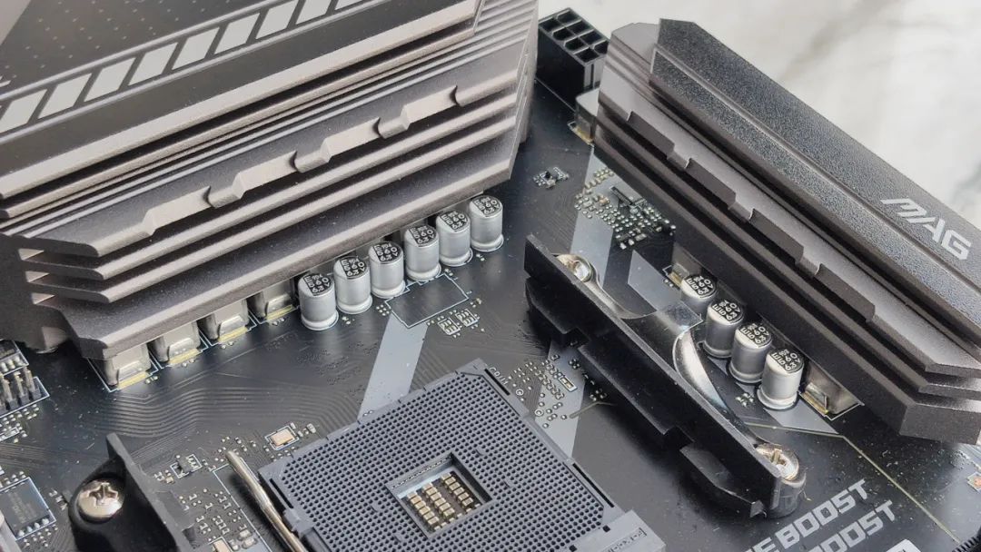 军火库不只有迫击炮 微星B550战斧导弹配3900XT体验