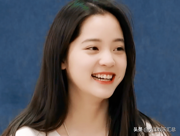 称演员是高危职业的欧阳娜娜，凭一场直播就回粉无数，怎么做到的
