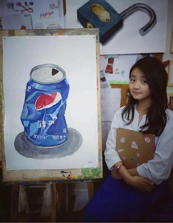 多多長大了！ 與孫莉戴墨鏡合照難辨別，捨棄成熟風改穿白衣顯清純