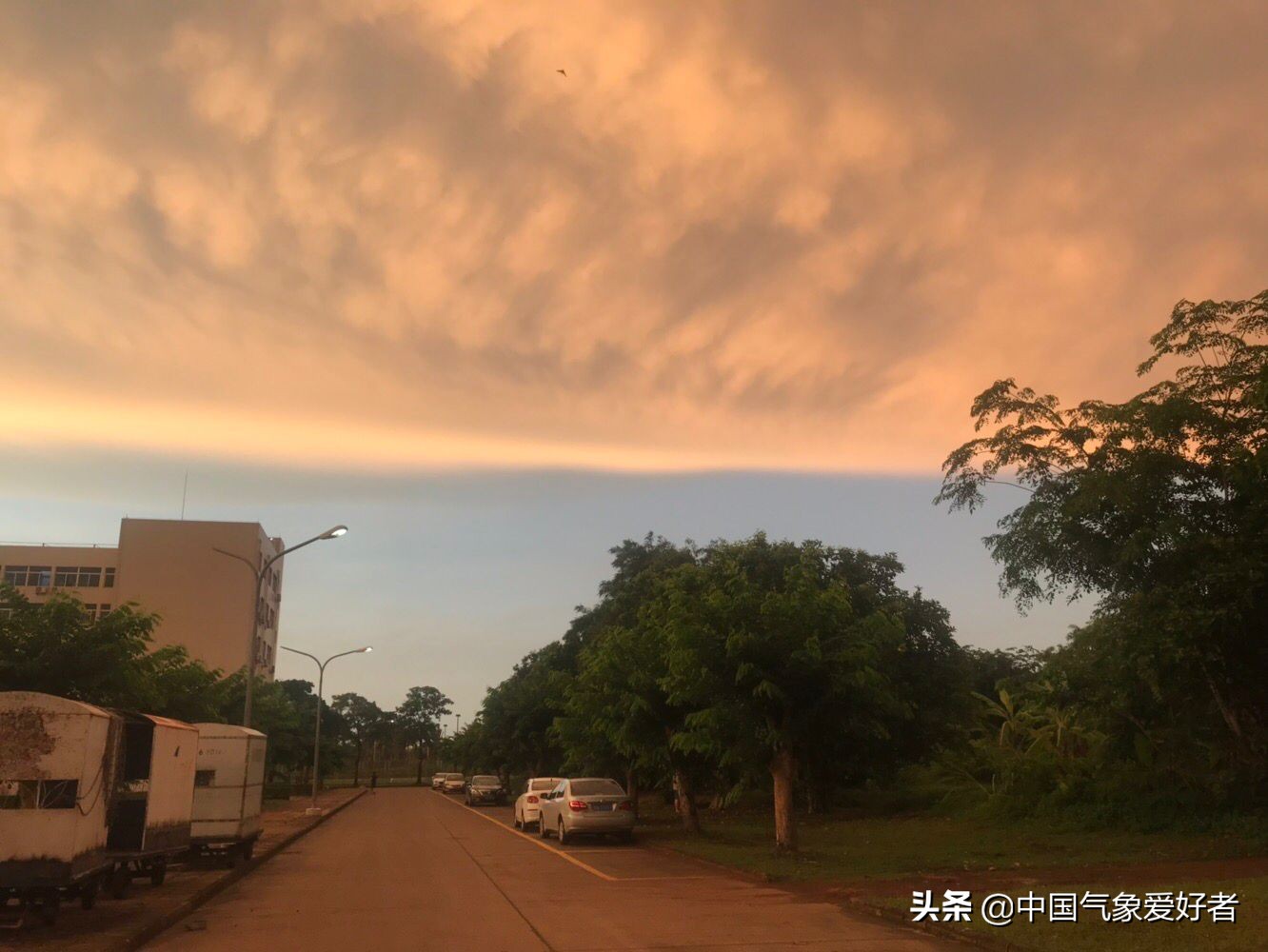 乳状云是什么的预兆，分析：这是坏天气开始的征兆
