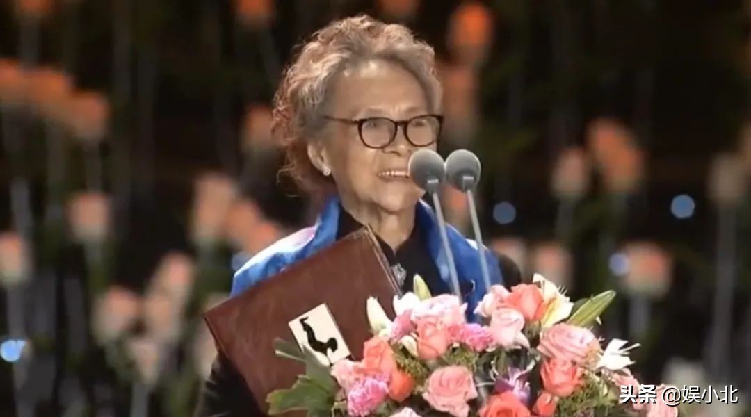 《流金岁月》奶奶火了，扮演者吴彦姝出身背景被扒，难怪如此优雅