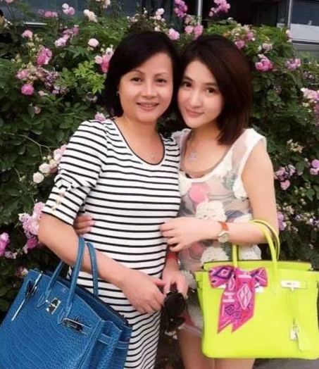 “炫富鼻祖”郭美美浪荡史，和她背后的富豪干爹们