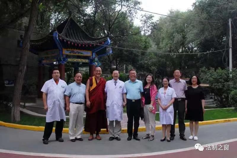 把藏医药文化传播到国内外的阿旺洛桑藏医博士