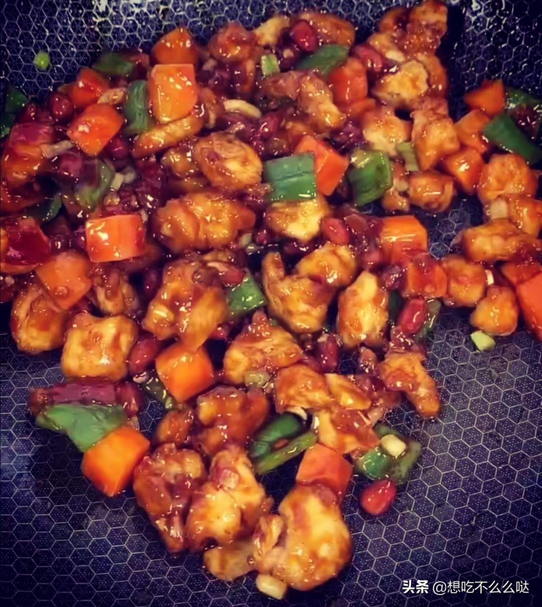 宫保鸡丁这么做，看着就有食欲，做法简单，又香又下饭，好好吃哦