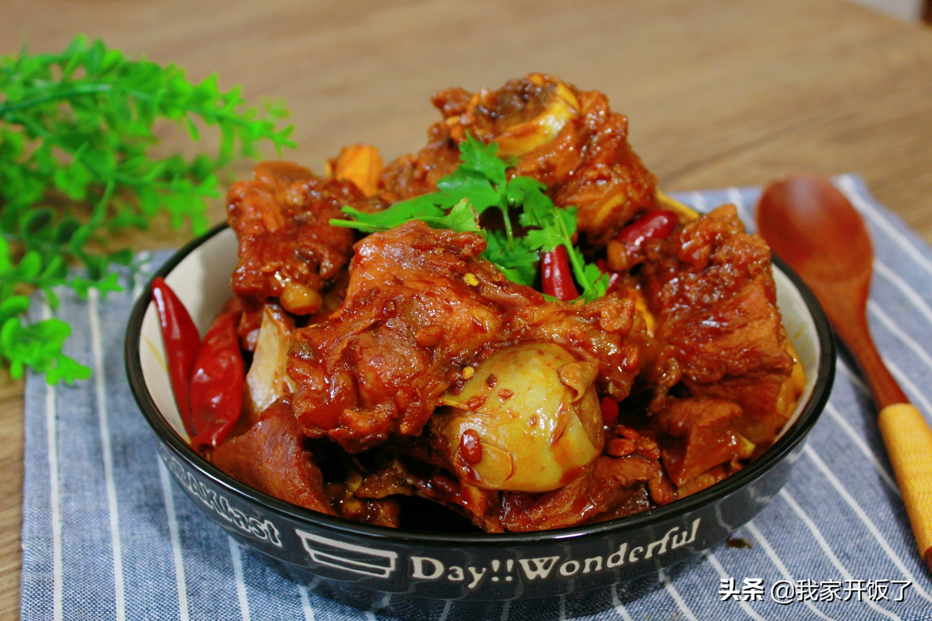 天冷后，在家做酱棒骨，比排骨吃着过瘾，都不好意思说吃了几碗饭