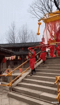 搞笑动图:这妹子实在太有趣了图片
