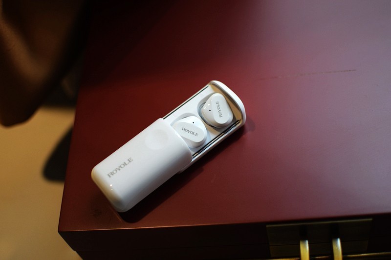 小巧便携 高颜值 柔宇RoPods真无线蓝牙耳机