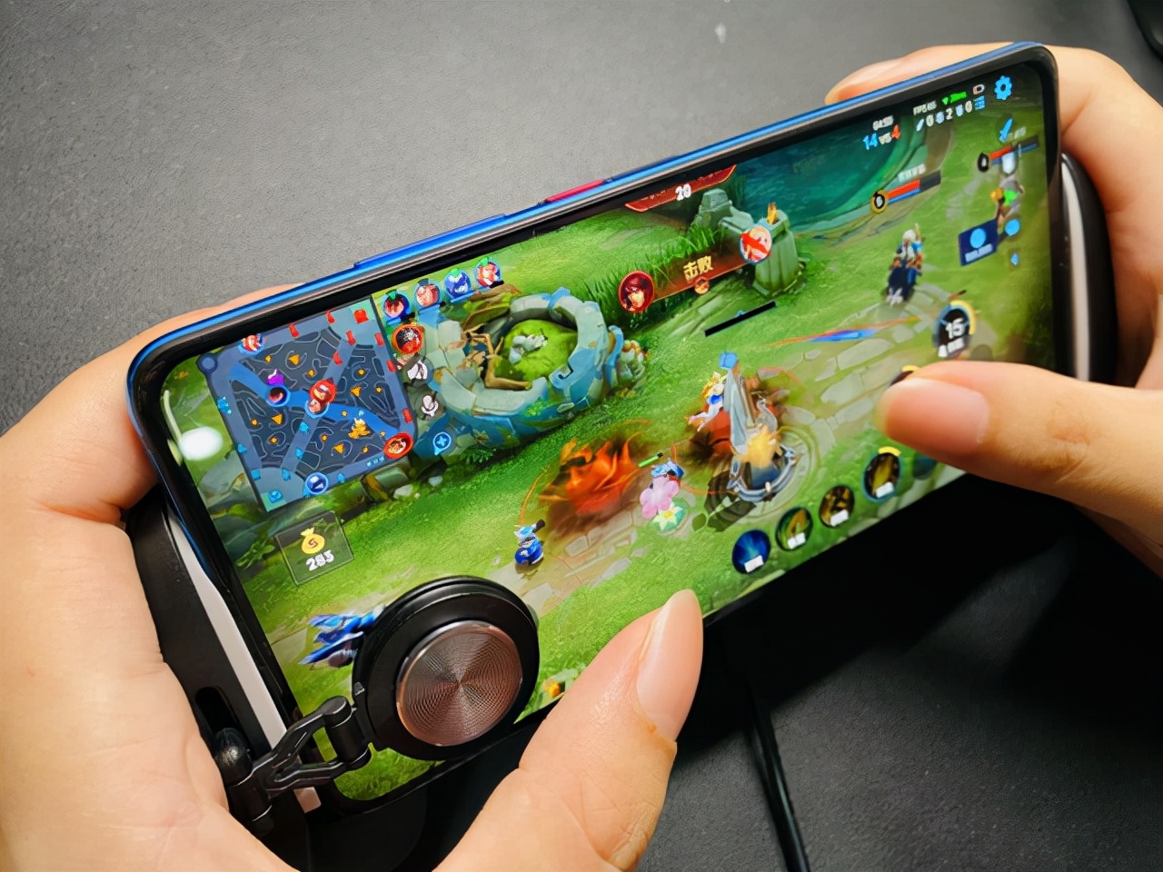 散热背夹+手柄，盖世小鸡GameSir F8 Pro半导体散热手柄体验