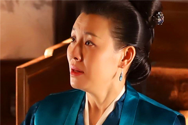王若弗在王家并不得母亲待见，为何还养成了毫无城府的性格呢？