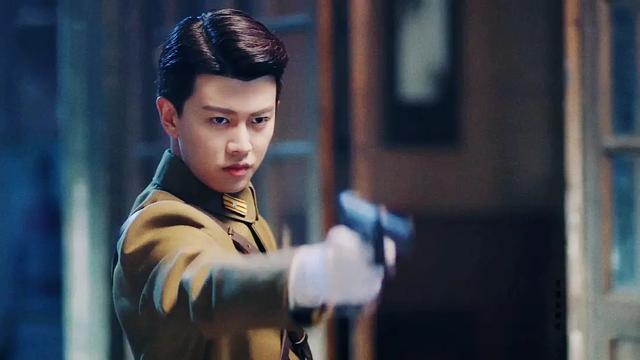 任嘉伦向李曼炫娃：要不要抱一抱？李曼七字回