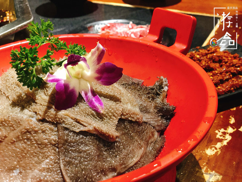 带朋友吃重庆老字号，味道巴适，但服务却令我颜面尽失