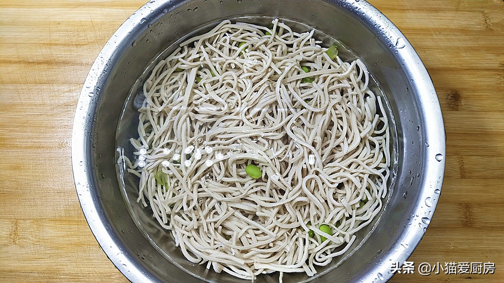 图片[9]-这道用青豆和豆皮做的凉拌菜 制作简单 营养开胃 适合夏天吃-起舞食谱网