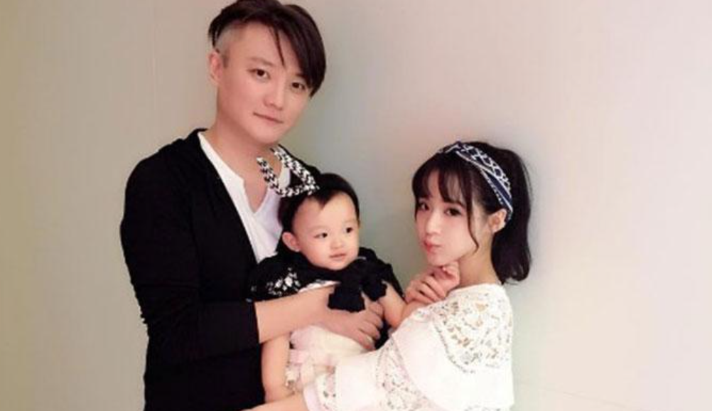 踢走主唱找个“替身”炒冷饭，凉透了又喊人家