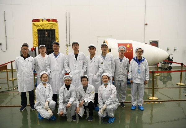 太帅了！吉林一号卫星拍到印度航母，每天刷脸