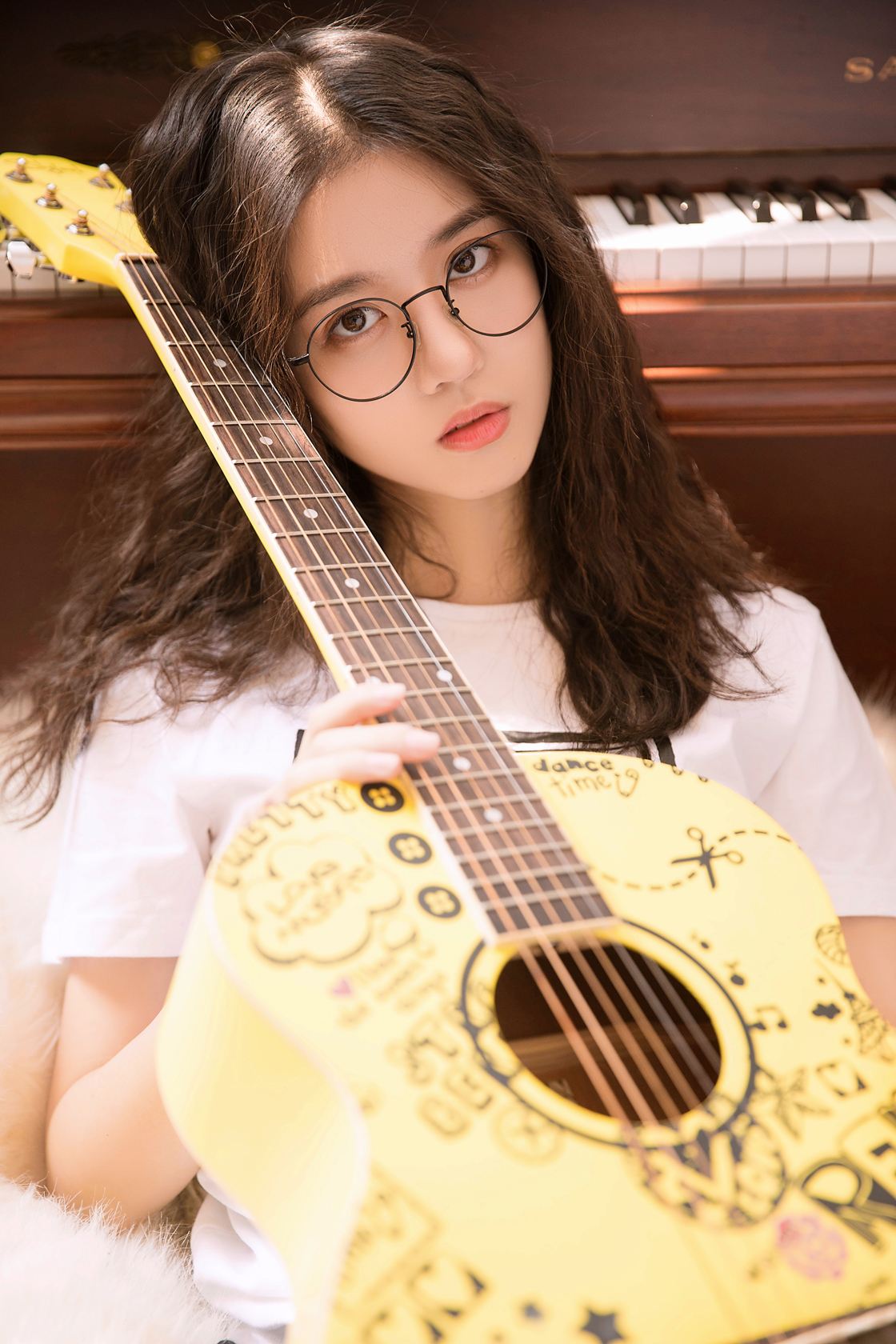 16岁成“苹果女孩”，21岁演聂小倩，这个星二代