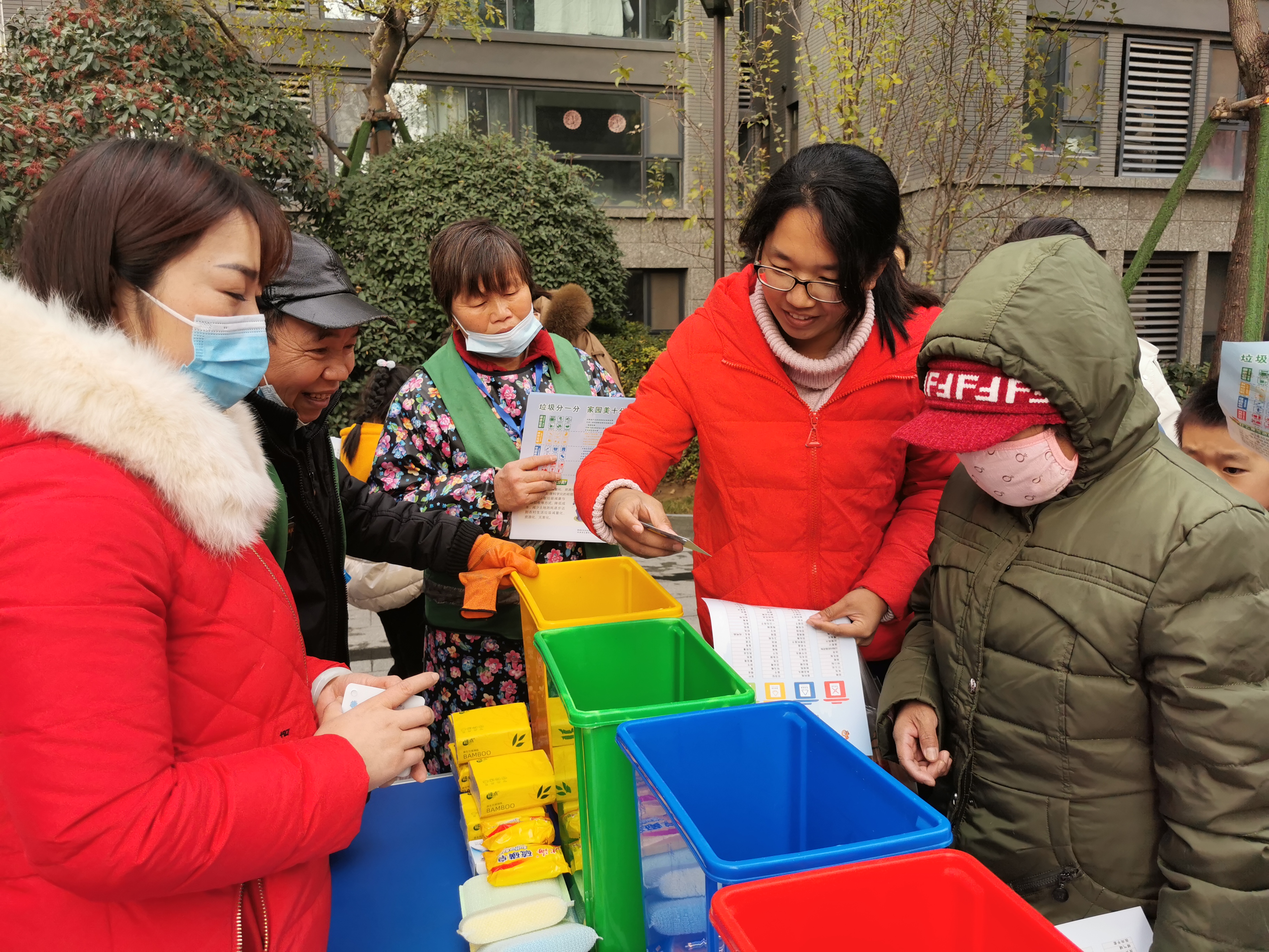 党建引领：倡导垃圾分类 建设美丽家园