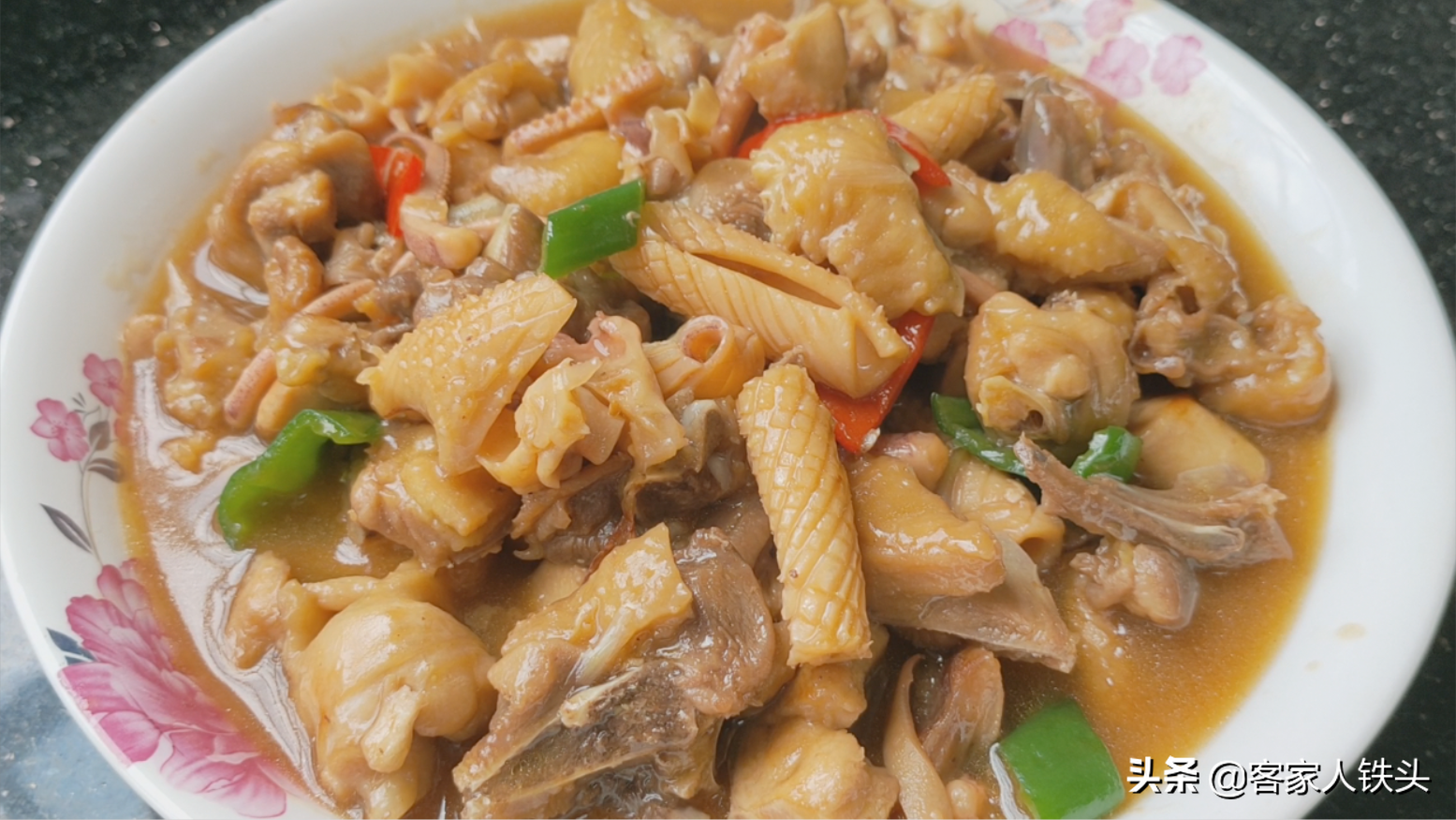 鸡肉配2个鱿鱼，这样做鸡骨头都舍不得吐，越嚼越香，味道真的好