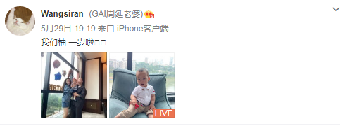 應采兒街邊玩手機被偶遇，穿短褲秀腿部肌肉線條，坐姿端正氣質好