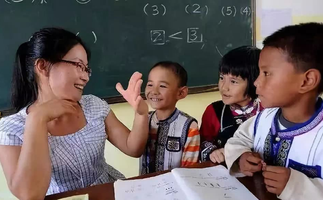 教育部下发文件，中小学生迎“坏消息”，家长反应微妙却愁坏老师
