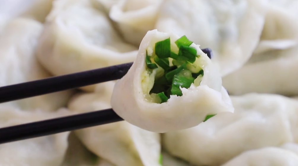 冬瓜包饺子，皮薄馅大不出水，比纯肉馅吃着还香，老公隔天就想吃