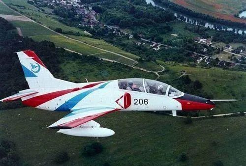 我国最成功的出口机型之一｜外贸版基教机K-8