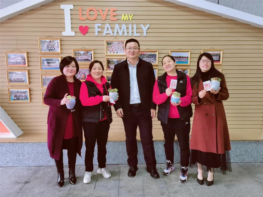 四川天府新区华阳小学老师的浪漫女神节