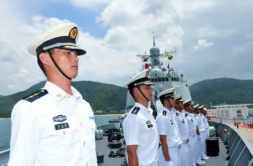 出手了！中国3艘军舰驶入日本海，日本全程“护航”，美一言不发