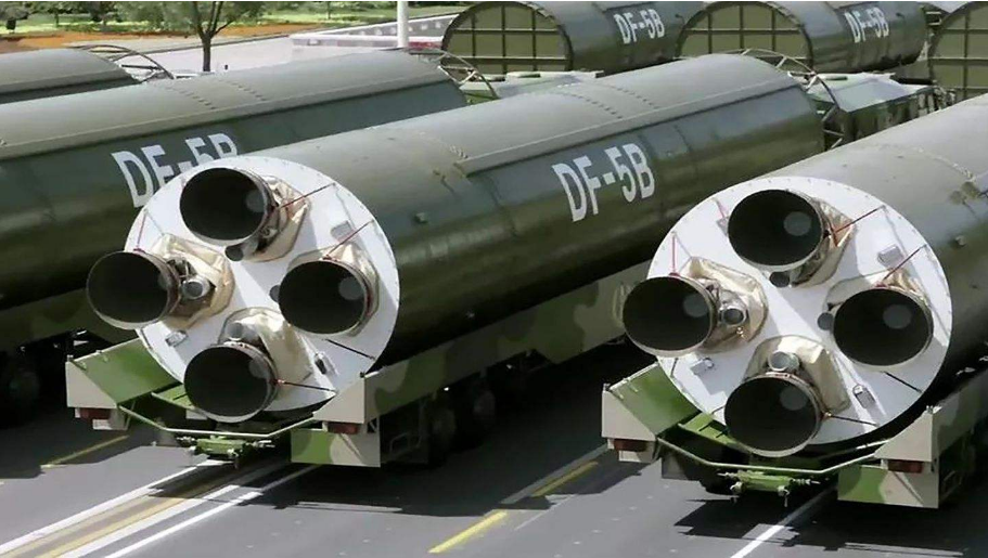 普京一声令下，俄军海、陆、空齐射核导弹！这才叫“核三位一体”
