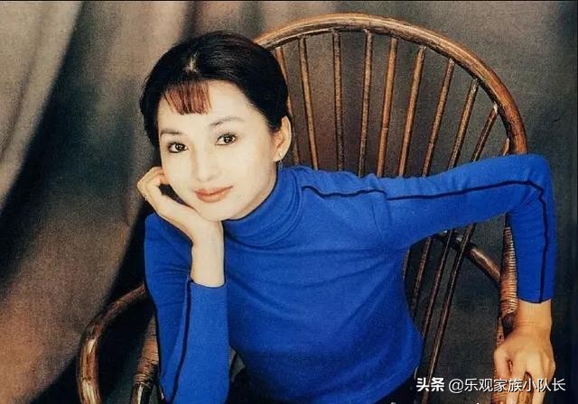 她25岁去世后没多久，父亲因公殉职哥哥去世母亲