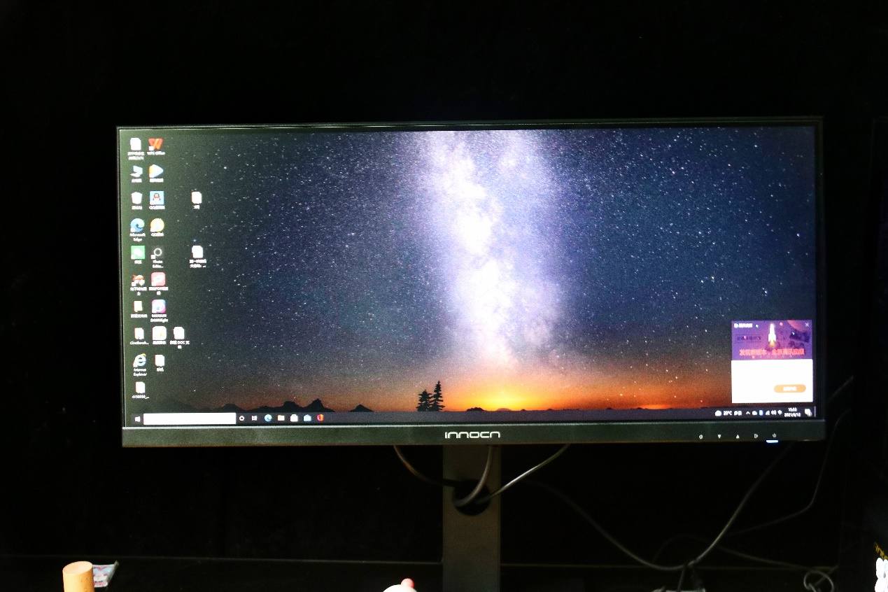 被定义成专业的显示器到底有多强，看这几个细节就知道了