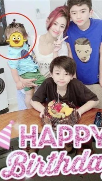 张柏芝三儿子完美遗传妈好颜值，不输两个哥哥