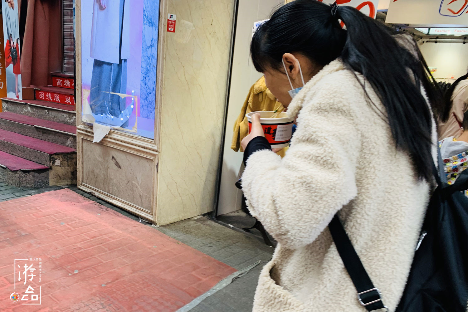 重庆朝天门万象：与时间赛跑，午餐在路上，也在汽车的后备箱里