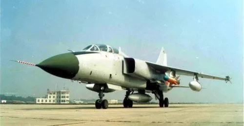 �й���-6KЯ��4öYJ-12A�ߵ����࣬�Ҿ������ƺ�������Σ�