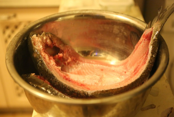 腌腊鱼，不要只会抹盐！做好“四步”，鱼肉紧实不腥，香味十足