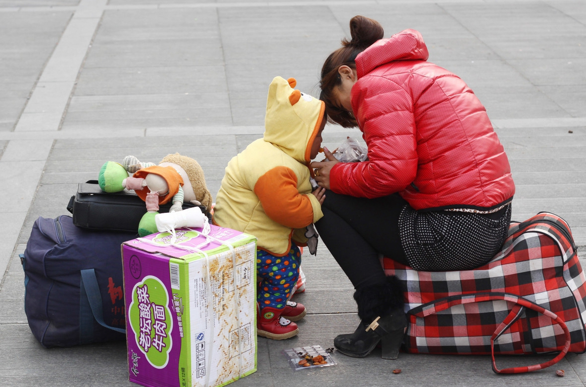 河南被困女婴获救，母亲遇难时保持托举姿势，把生的希望留给孩子