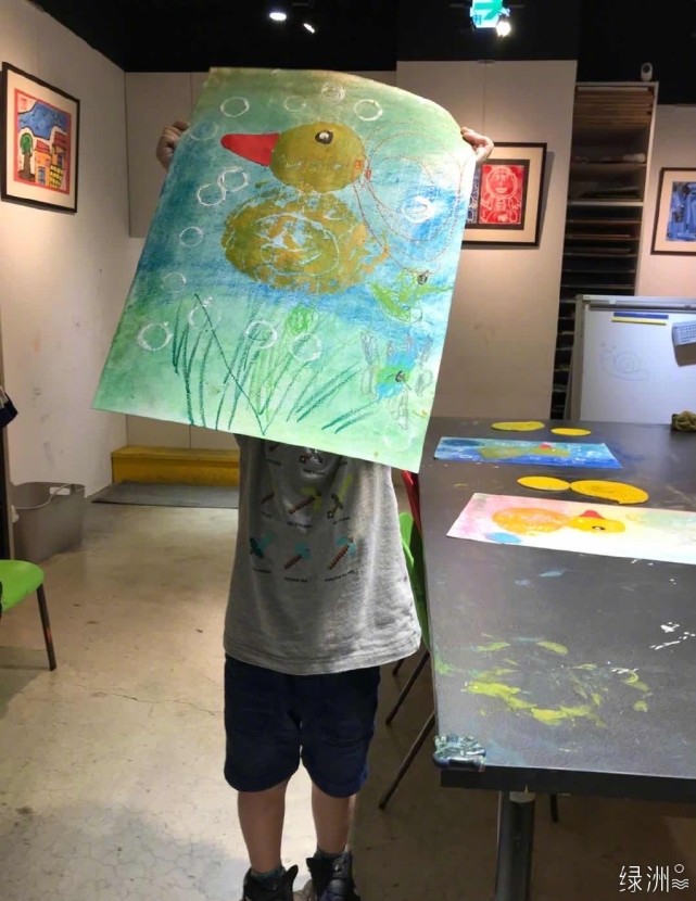 林志颖晒双胞胎儿子学习照，双子星认真写作业的模样真棒