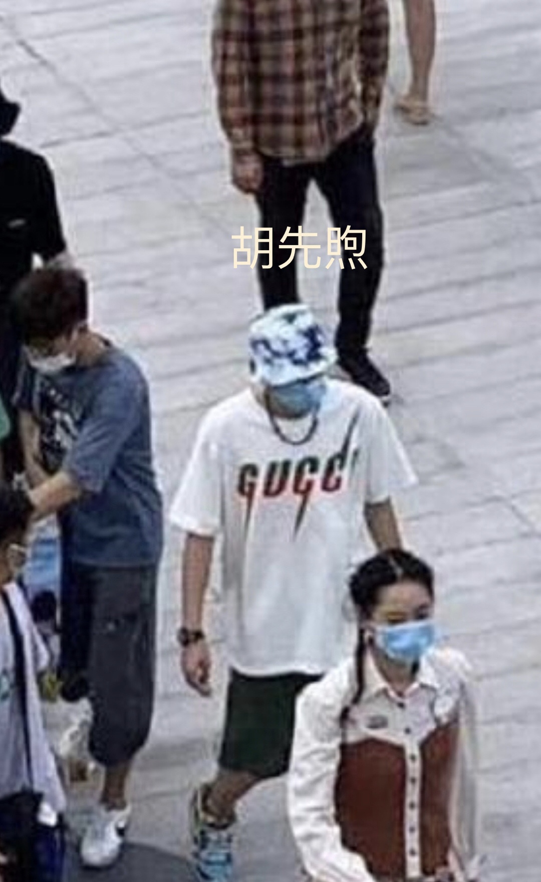 昊然|王俊凯刘昊然胡先煦被偶遇！拍戏间隙同游迪士尼 衣品都不错可圈可点