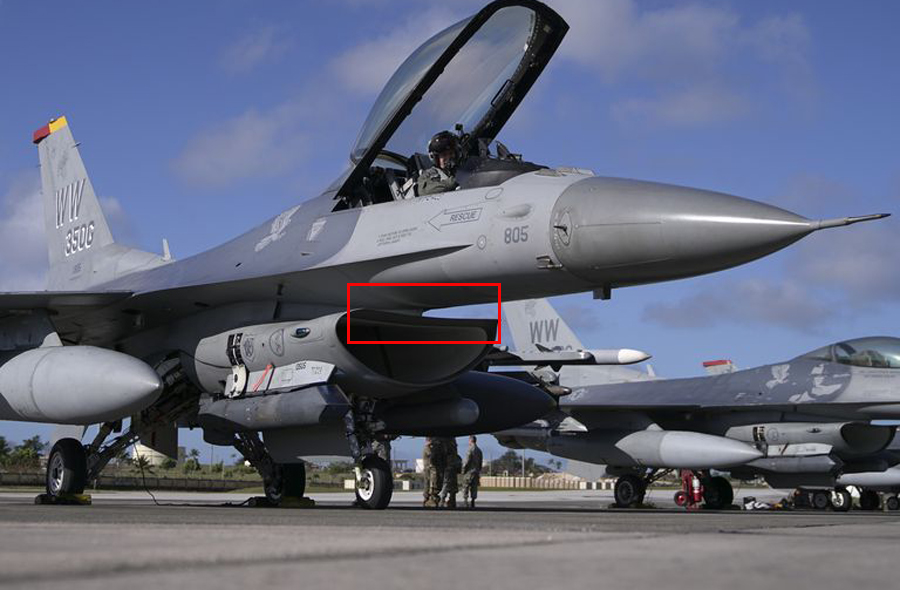 歼-20进气道空中变形，复合材料反超F-22！上演田忌赛马