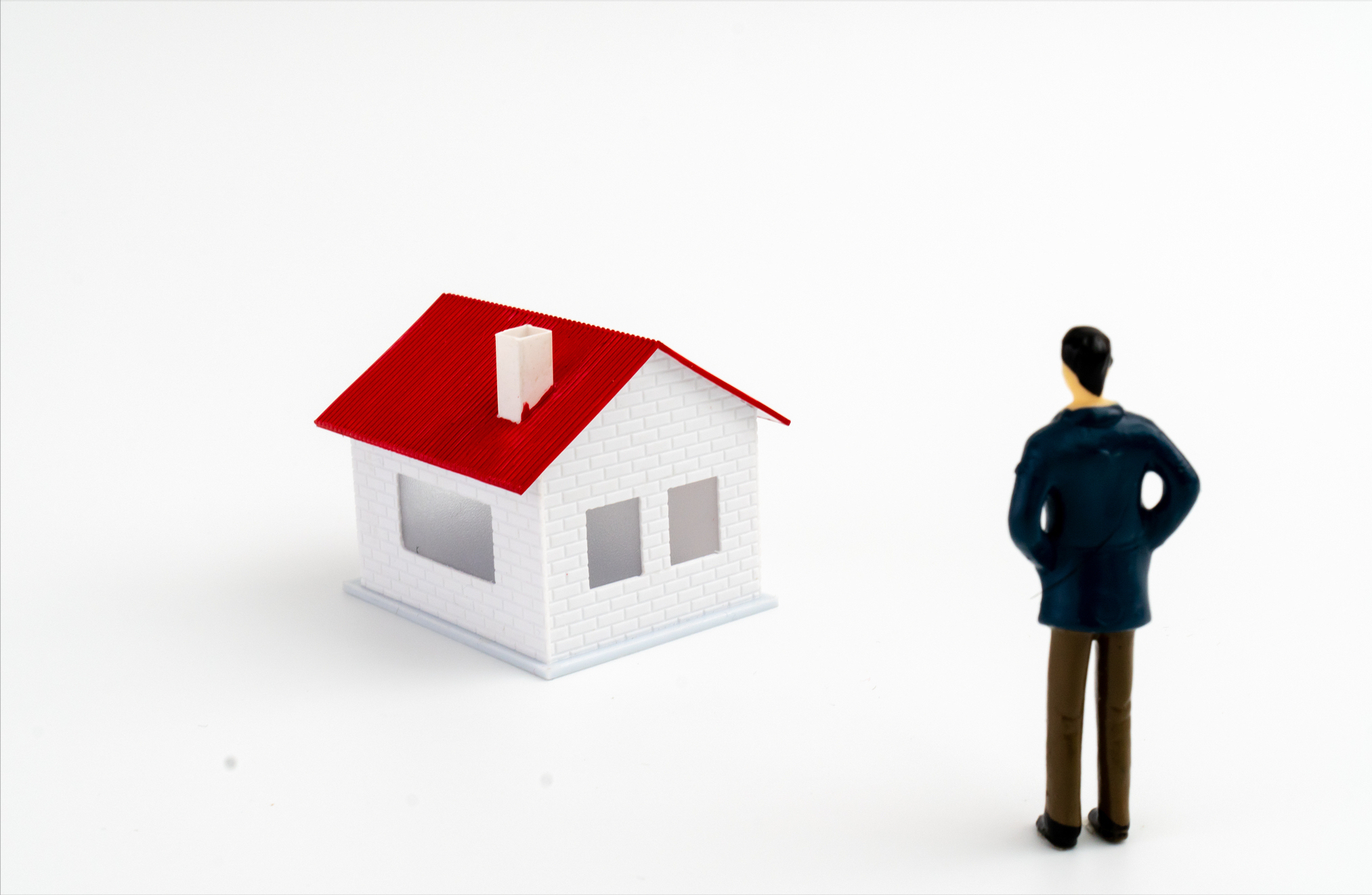 50万现金，2021年该买房还是存银行？马云、董明