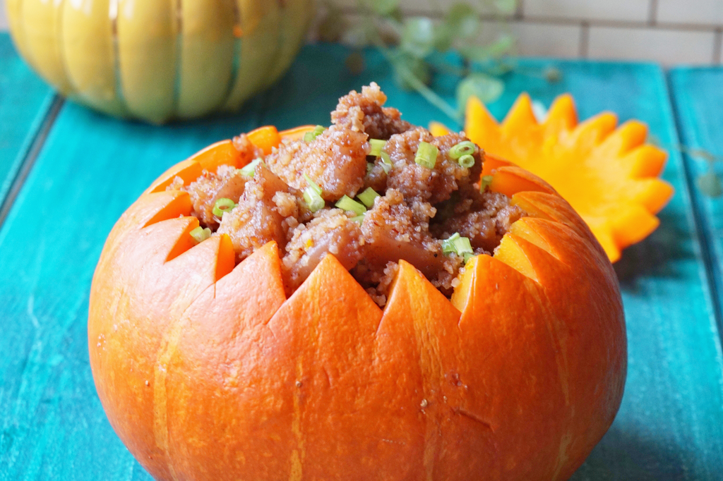 简单快手的南瓜盅粉蒸肉，荤素结合，软糯香甜，太下饭了