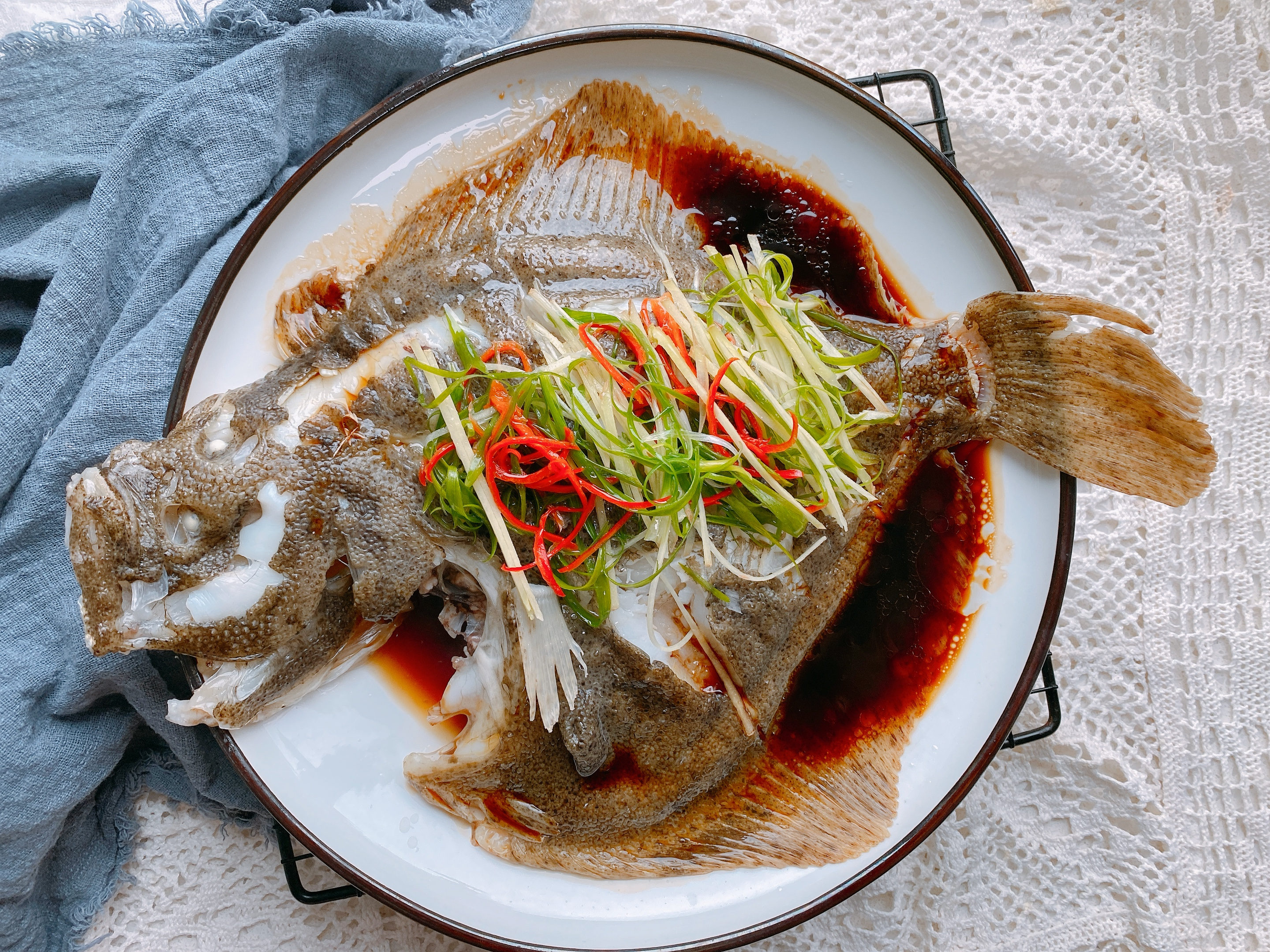 清蒸多宝鱼，牢记“2要素”，简单一蒸就是硬菜，鱼肉鲜嫩无腥味
