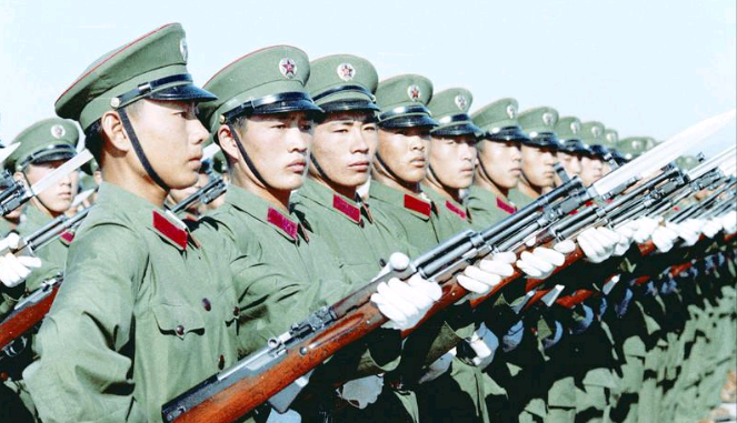 1985年百万裁军，邓小平拿领导干部开刀，2年完成后成效如何