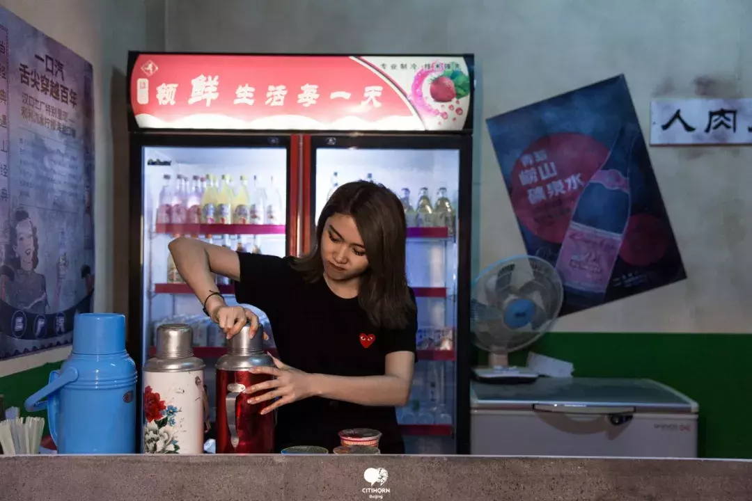 三里屯惊现赛博朋克地下城,这里藏着超燃的沉浸式实境电影旗舰店