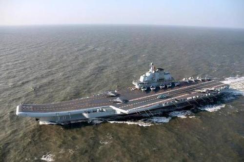 山东舰机库曝光，与辽宁舰有啥不同？标配24架歼