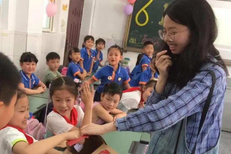 老师，您笑起来真好看——记双流区金桥小学“三八”妇女节活动