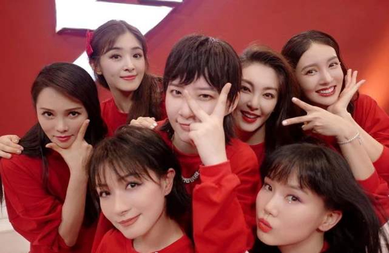 婚纱姐视频_婚纱情侣头像(2)