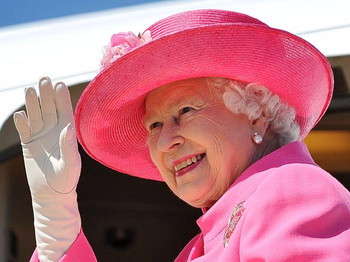 英女王保養得太好了，96歲皮膚白嫩還不長斑，護膚方法其實很簡單